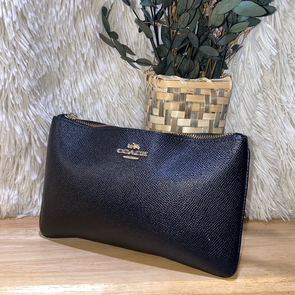 🌻-Coach wristlet-🌻